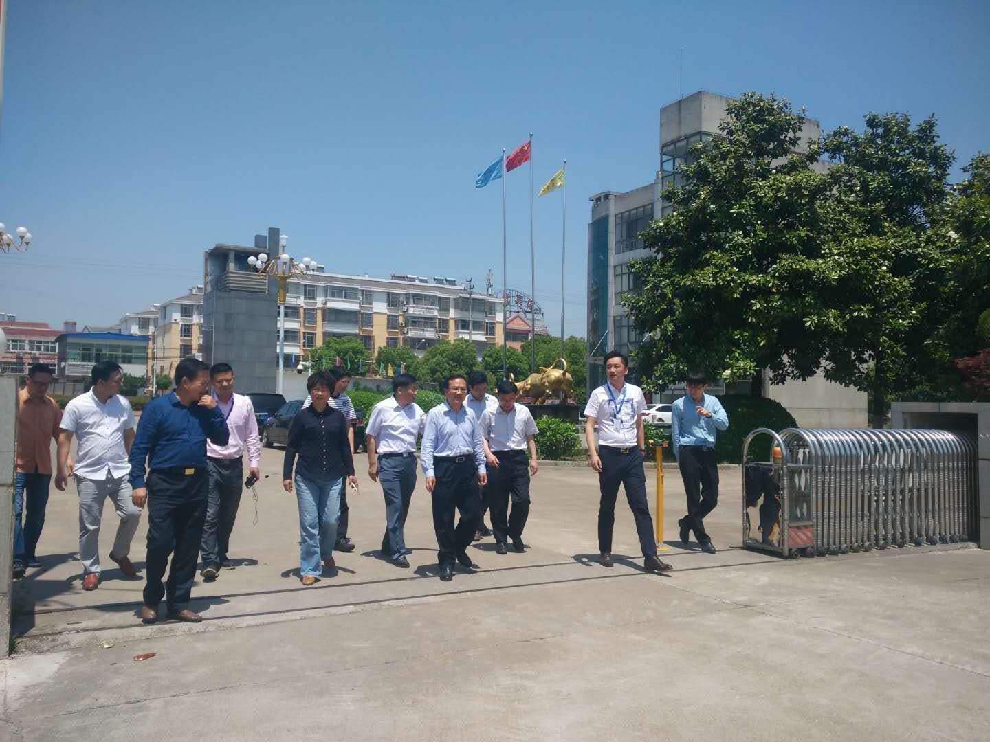 市政協(xié)主席張峰一行來我公司考察指導